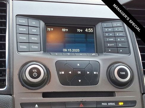 Used 2015 Ford Taurus SEL image 19