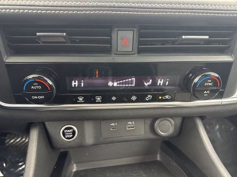 Used 2023 Nissan Rogue SV image 22