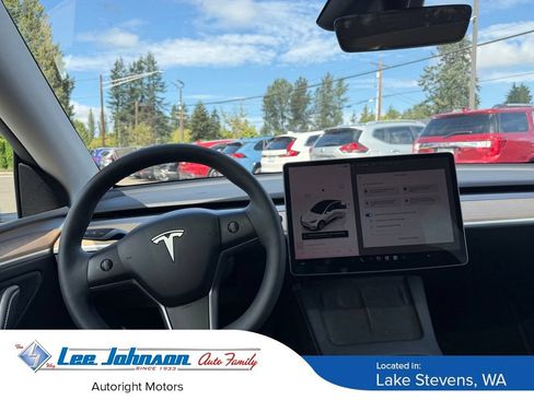 Used 2024 Tesla Model Y Long Range AWD/4WD image 20