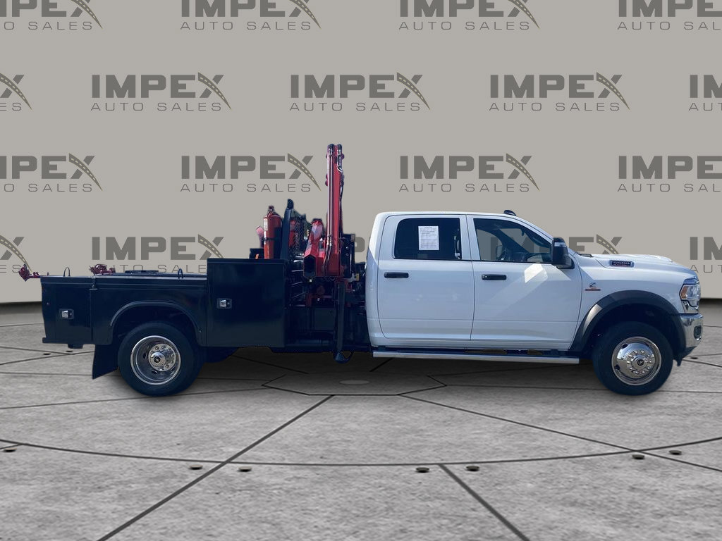 Used 2024 RAM 5500 Tradesman w/ Chrome Appearance Group AWD/4WD image 6