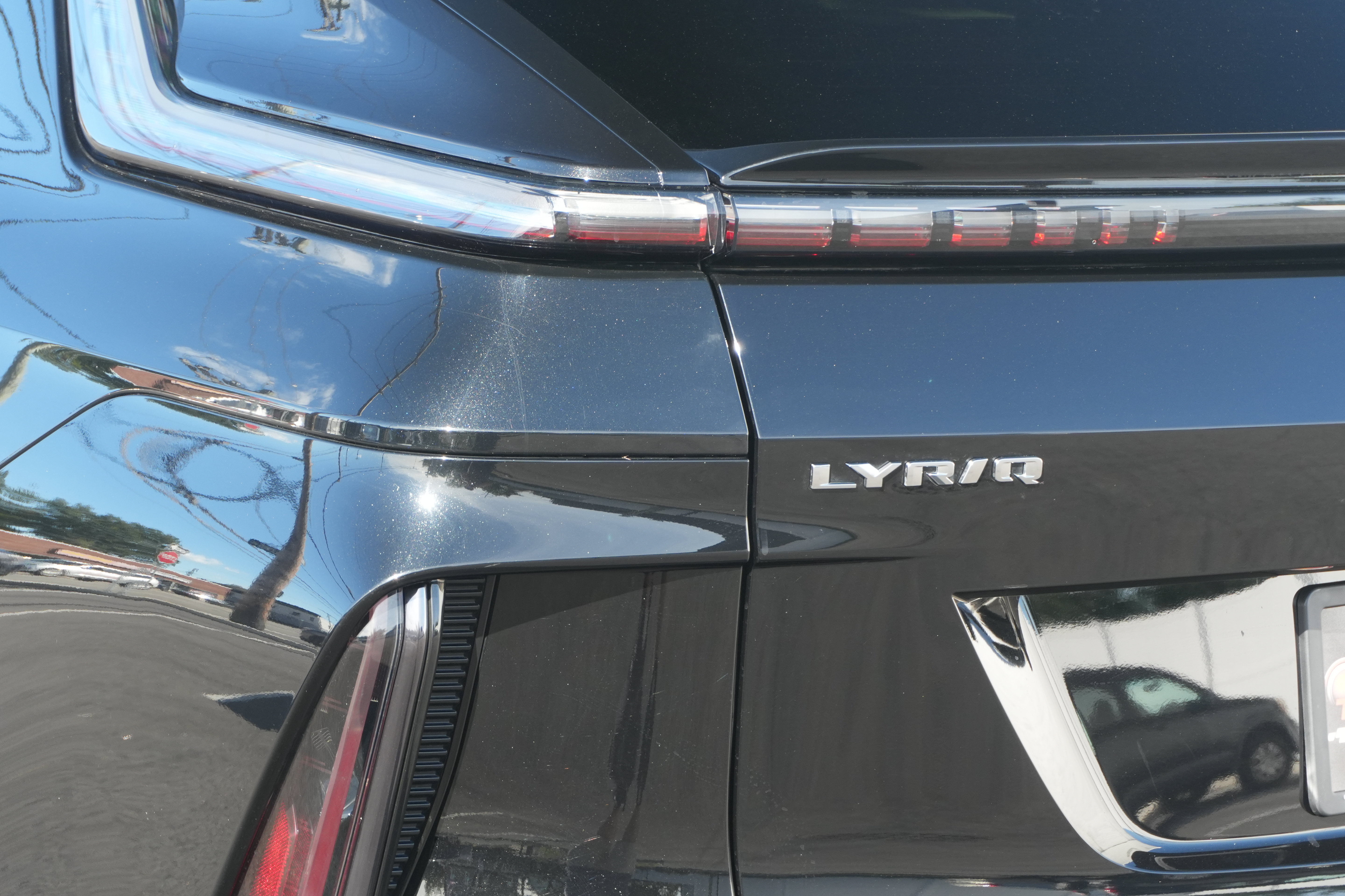 Used 2024 Cadillac Lyriq Sport w/ LPO, Floor Liner Package AWD/4WD image 17