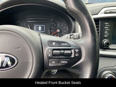 Used 2017 Kia Sorento LX w/ LX Convenience Package image 16
