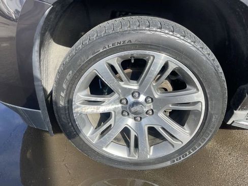 Used 2016 Cadillac Escalade Luxury image 2