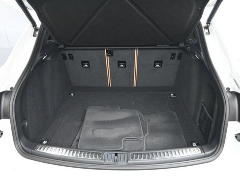 Certified 2024 Porsche Macan image 25