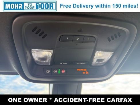 Used 2023 Chevrolet Traverse LT image 28