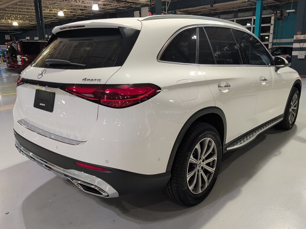 Used 2025 Mercedes-Benz GLC 300 4MATIC image 8