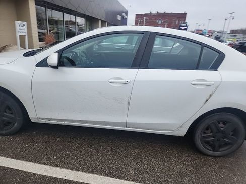 Used 2013 MAZDA MAZDA3 i Sport image 9