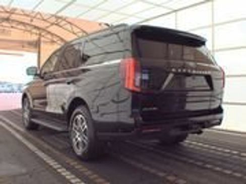Used 2025 Ford Expedition Active AWD/4WD image 5