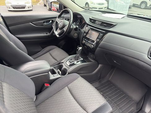 Used 2018 Nissan Rogue SV image 30