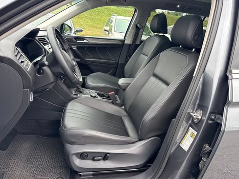 Certified 2024 Volkswagen Tiguan SE w/ Panoramic Sunroof Package AWD/4WD image 11