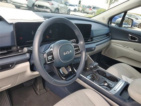 Certified 2025 Kia Carnival EX image 21