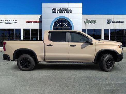 Used 2022 Chevrolet Silverado 1500 ZR2 w/ Technology Package AWD/4WD image 3