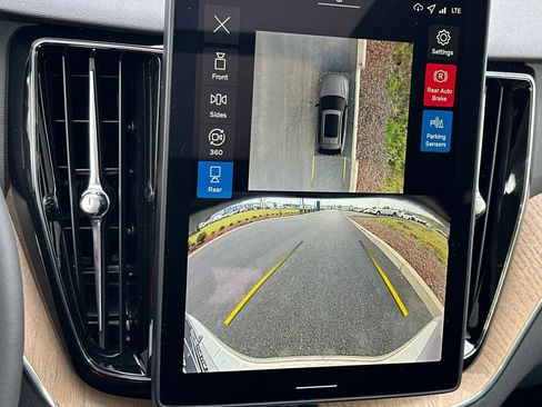 New 2026 Volvo XC60 B5 Plus w/ Climate Package image 19