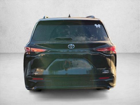 Used 2021 Toyota Sienna XSE w/ XSE Plus Package AWD/4WD image 6