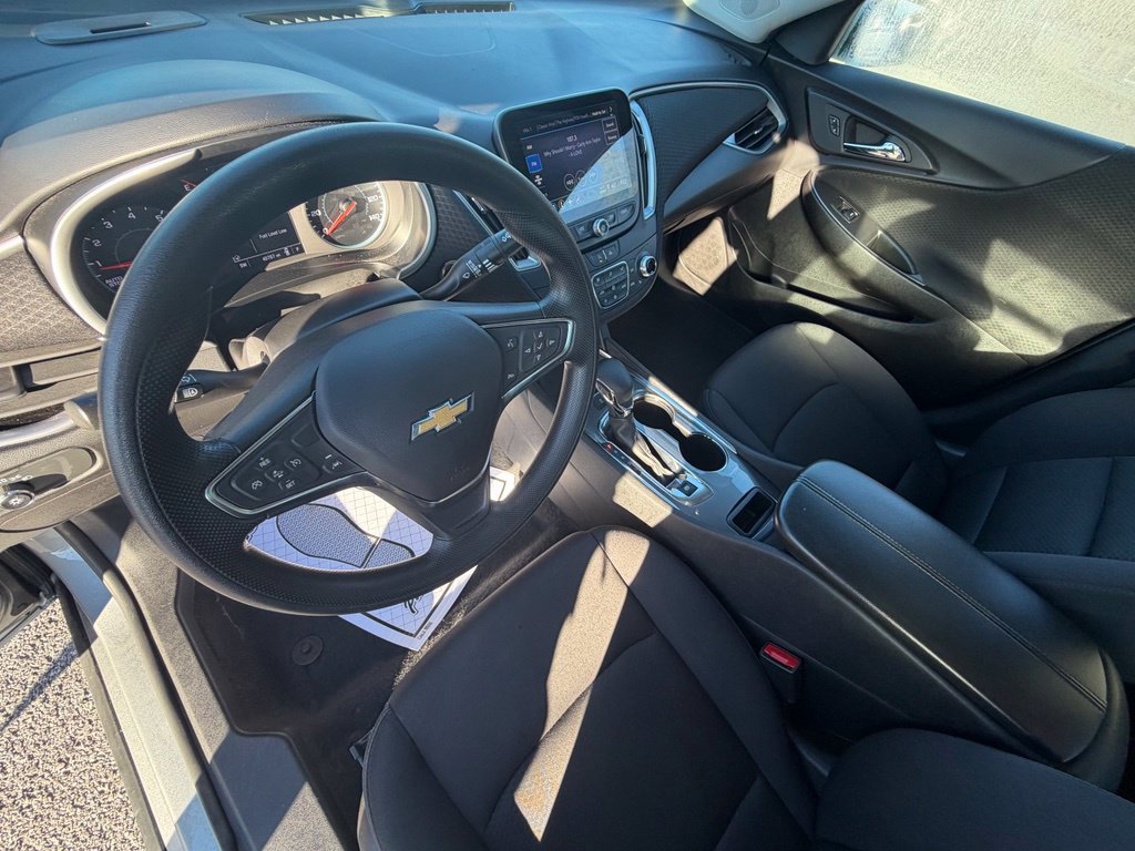 Used 2025 Chevrolet Malibu LT FWD image 14