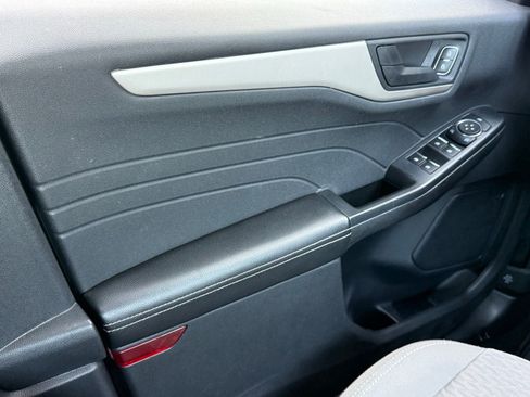 Used 2022 Ford Escape SE w/ Convenience Package FWD image 32