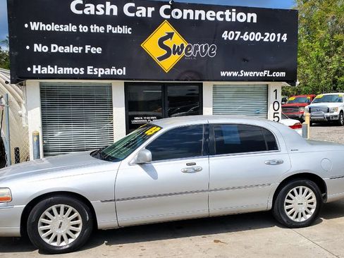 Used 2003 Lincoln Town Car Executive image 10