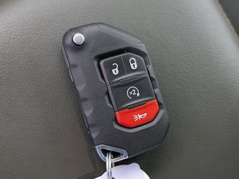 Used 2024 Jeep Gladiator Mojave w/ Convenience Group image 28