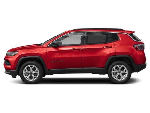 Used 2025 Jeep Compass Limited AWD/4WD image 3