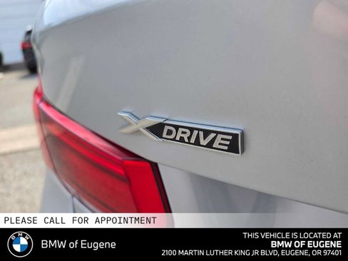 Used 2017 BMW 320i xDrive Sedan AWD/4WD image 16