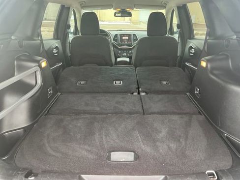 Used 2016 Jeep Cherokee Latitude w/ Cold Weather Group image 37