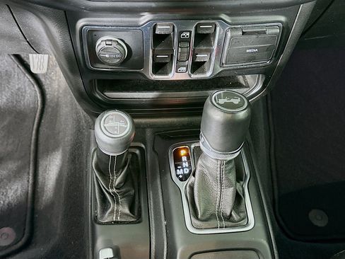 Used 2021 Jeep Wrangler Sahara w/ Safety Group image 25