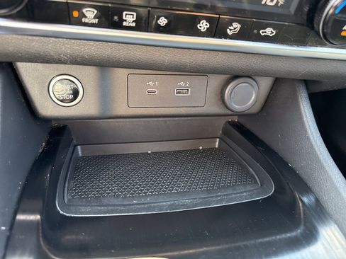 Used 2023 Nissan Rogue SV image 12