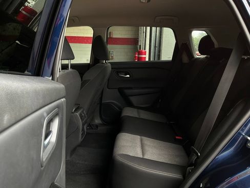 Used 2025 Nissan Rogue SV FWD image 12