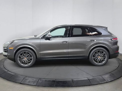 Certified 2025 Porsche Cayenne AWD/4WD image 10