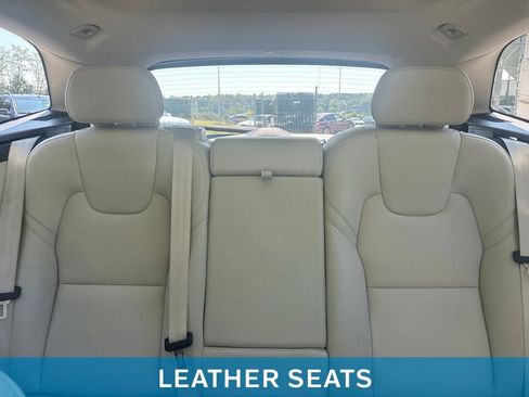 Used 2022 Volvo XC60 B5 Momentum w/ Protection Package Premier FWD image 20