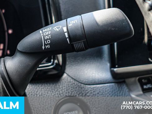 Used 2025 Toyota Camry SE image 33