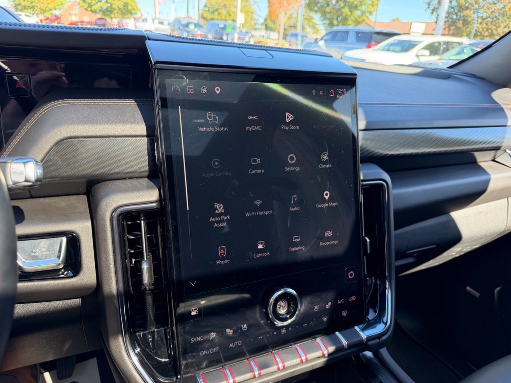 Used 2025 GMC Yukon AT4 w/ AT4 Premium Package AWD/4WD image 29