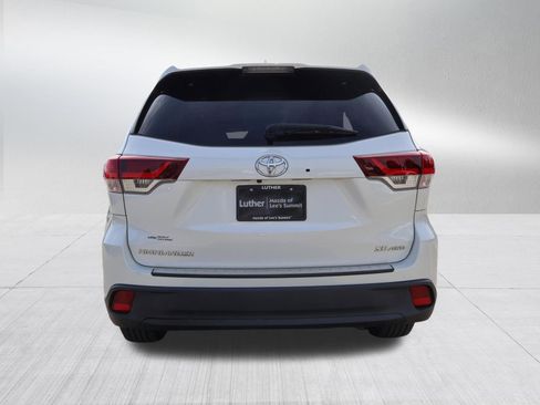 Used 2019 Toyota Highlander SE w/ Protection Package #3 AWD/4WD image 6