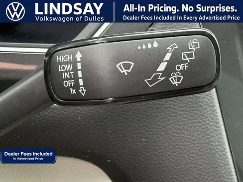 Used 2024 Volkswagen Tiguan SE w/ Panoramic Sunroof Package FWD image 25