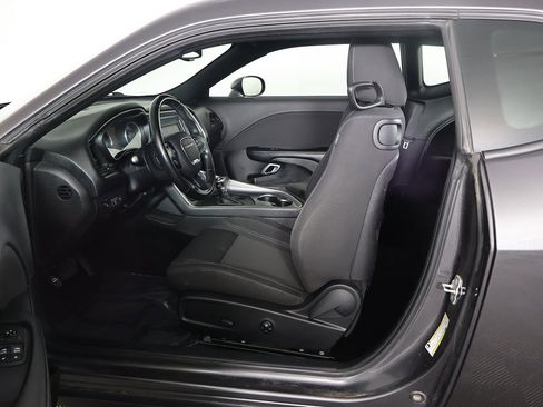 Used 2019 Dodge Challenger SXT image 22