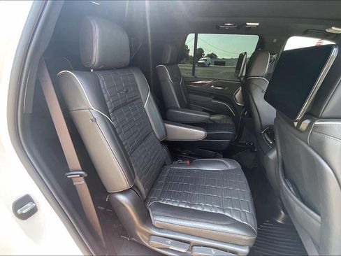 Used 2024 Cadillac Escalade Sport Platinum w/ LPO, ONYX Package AWD/4WD image 24