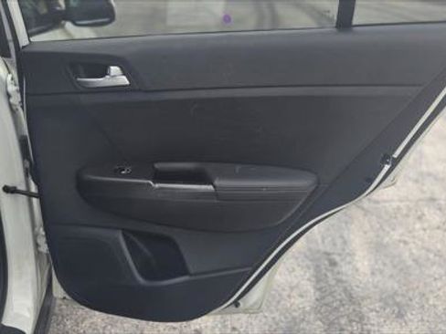 Used 2020 Kia Sportage LX image 19
