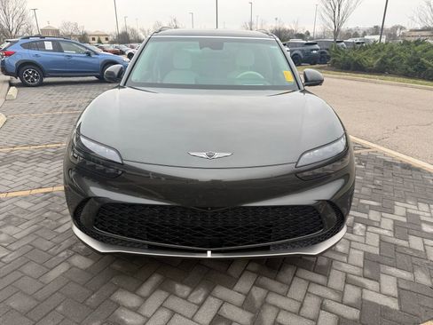 Used 2024 Genesis GV60 Advanced image 2