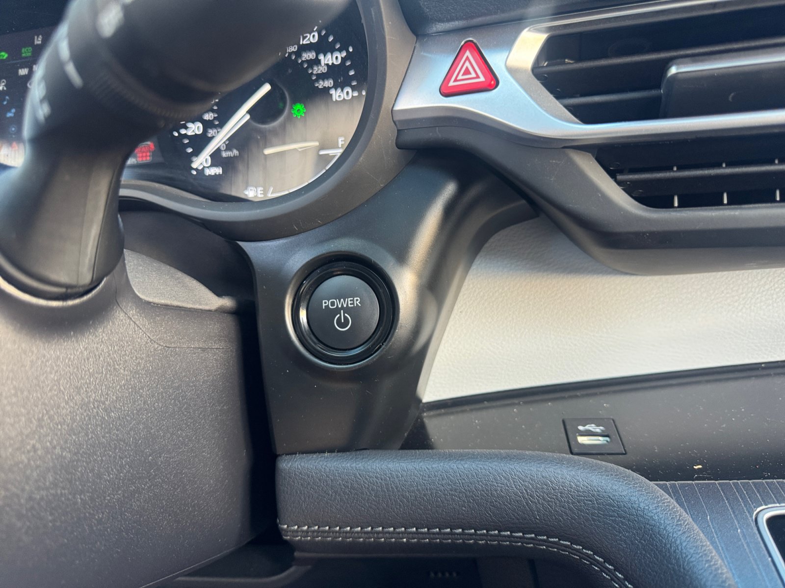 Certified 2026 Toyota Sienna XLE FWD image 30