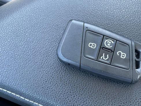 Used 2025 Volkswagen Jetta SE image 24