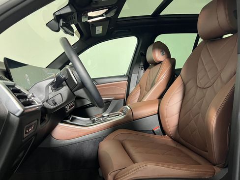 Used 2025 BMW X5 sDrive40i w/ Premium Package image 13