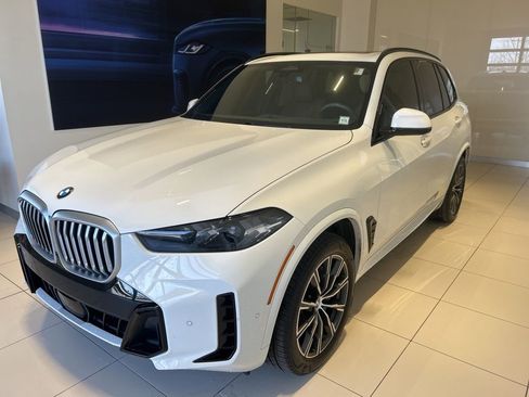 Used 2024 BMW X5 xDrive40i w/ M Sport Package image 1