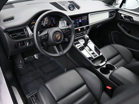 Used 2025 Porsche Macan S image 4