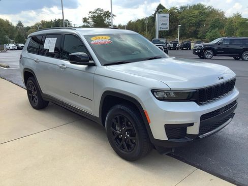 Certified 2024 Jeep Grand Cherokee L Laredo image 4