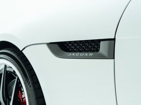 Used 2015 Jaguar F-TYPE R RWD image 21