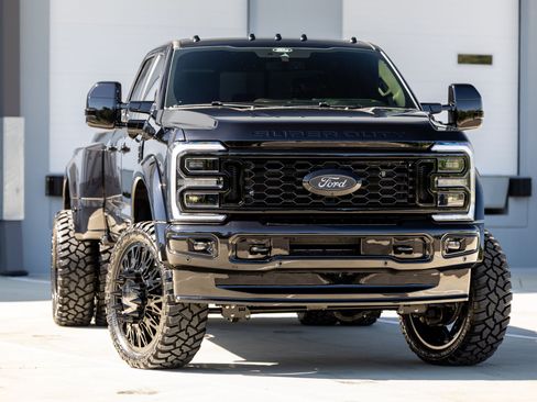 Used 2025 Ford F450 Platinum AWD/4WD image 2