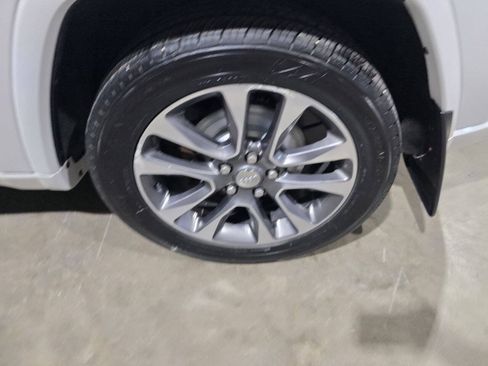 Used 2018 Jeep Grand Cherokee Overland AWD/4WD image 22