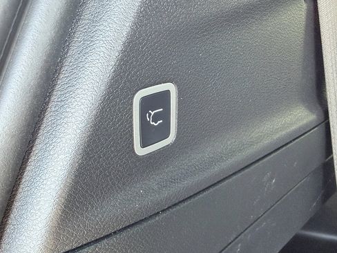 Used 2022 Chrysler Pacifica Touring FWD image 10