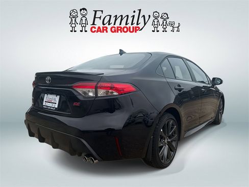 Used 2025 Toyota Corolla SE image 3