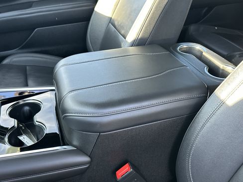 Certified 2025 Chevrolet Suburban Z71 image 17